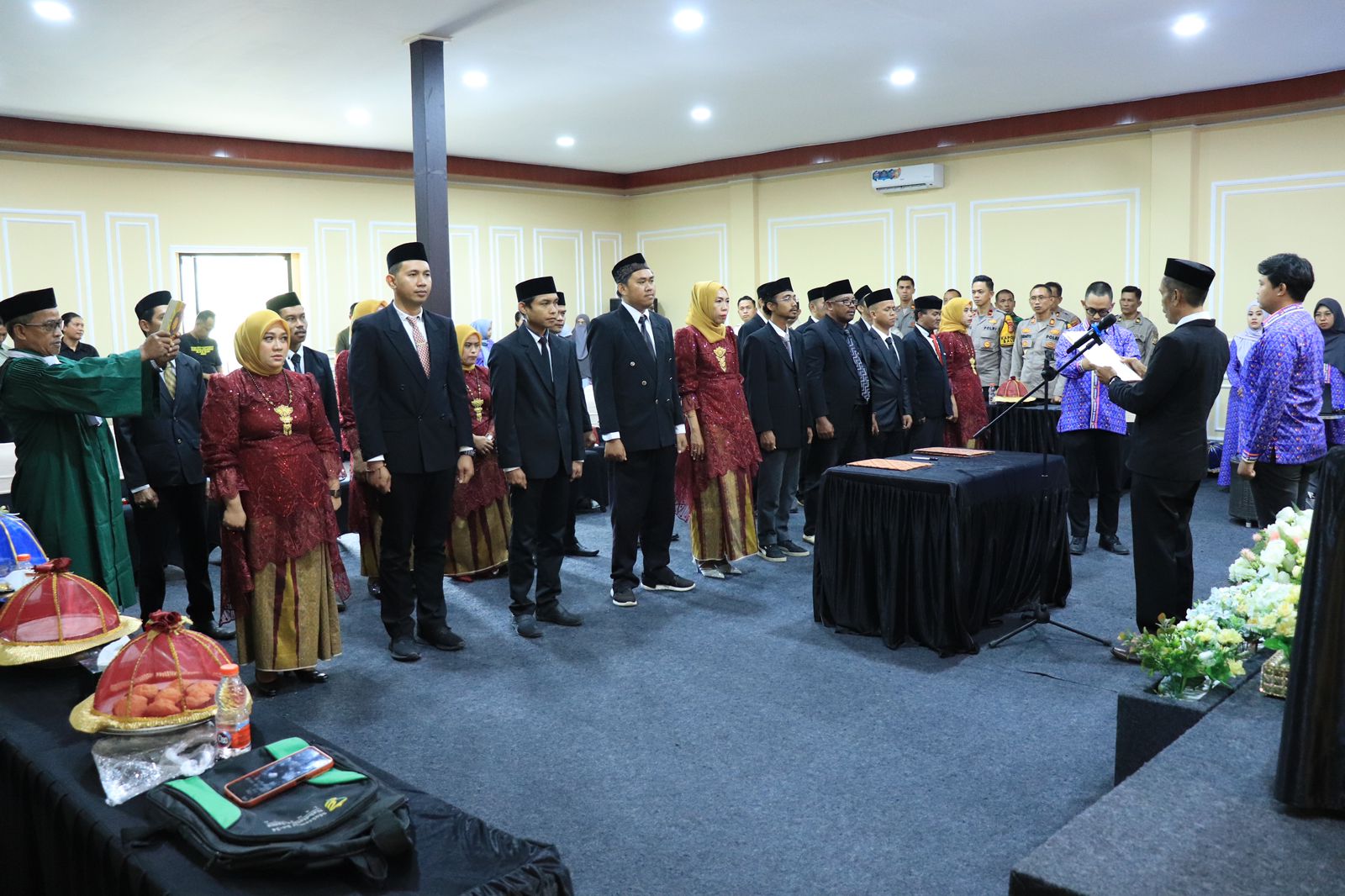 Lantik 20 Anggota Panwaslu Kecamatan, Najemuddin Ingatkan junjung tinggi integritas dan profesionalisme.
