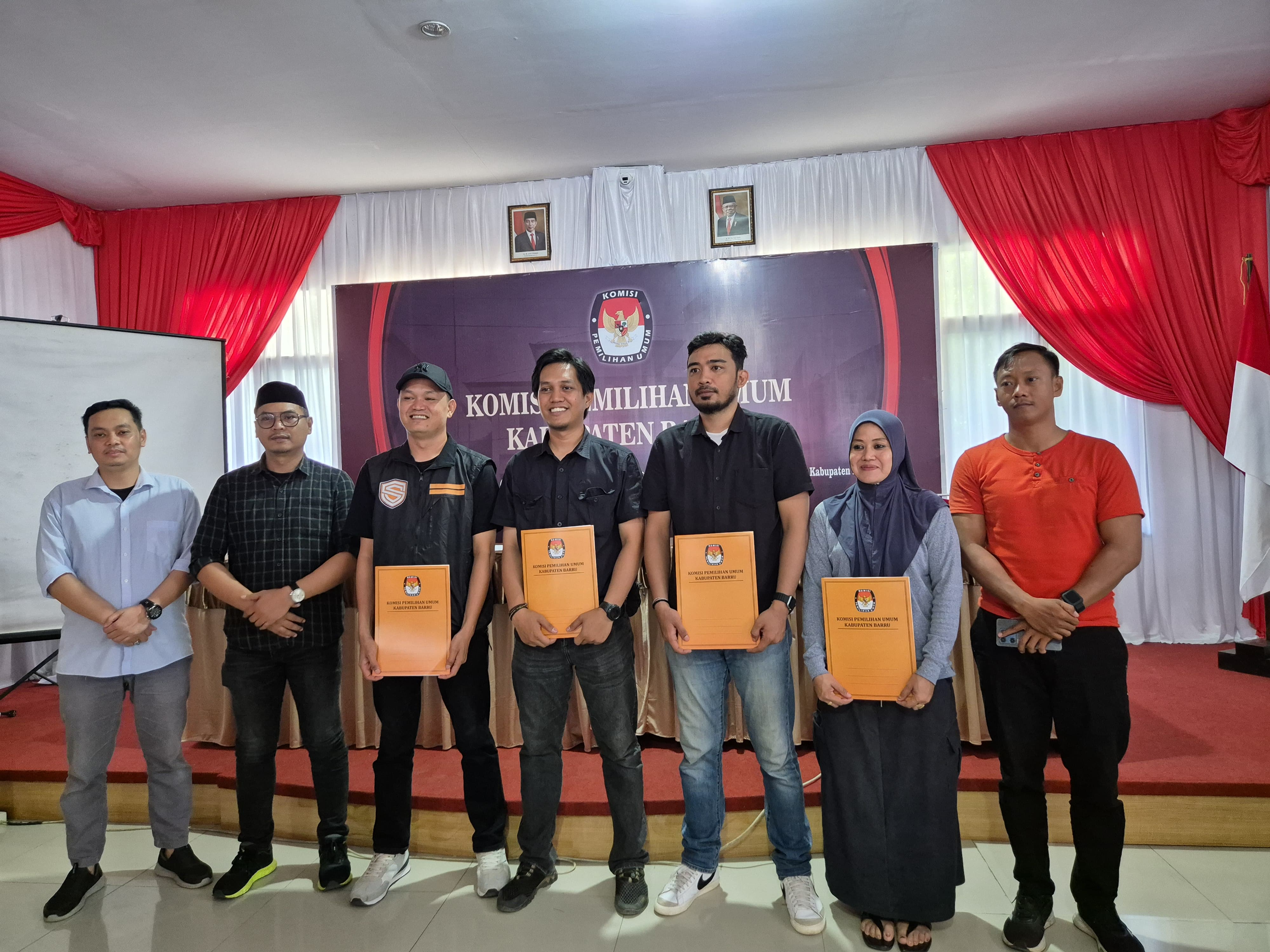 Cek