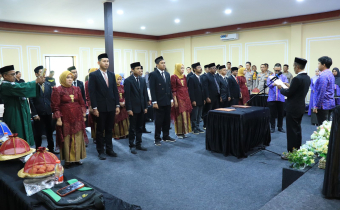 Lantik 20 Anggota Panwaslu Kecamatan, Najemuddin Ingatkan junjung tinggi integritas dan profesionalisme.